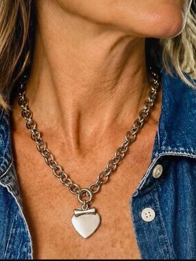 Necklace Front toggle clasp dangling polished silver tone heart pendant